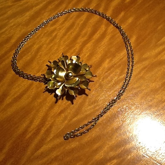 Long gold toned vintage pendant necklace