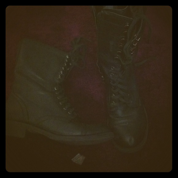 ✂✂Black combat boots✂✂ PRiCe CUT