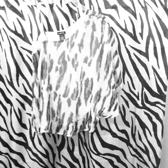 @amy48geisel.....Nude pink one shoulder print top!