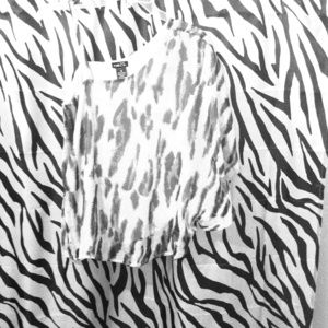 @amy48geisel.....Nude pink one shoulder print top!