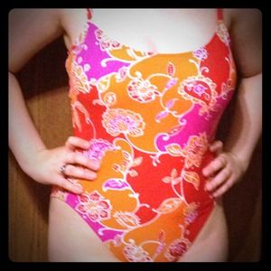 Hot printed swimsuit!