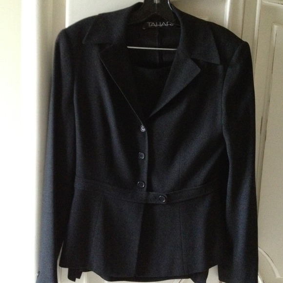 RESERVED 4 DDMUR! 💼👠Tahari Power Suit