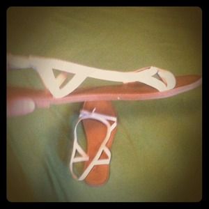 ❌SOLD Adorable white sandals