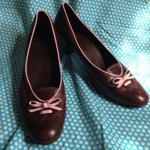 Kitten pump heels with bow Sz 9