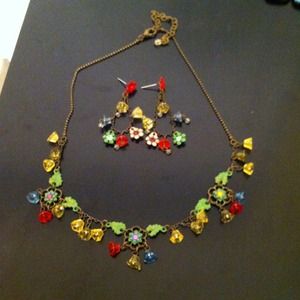 Flowered earring and necklace set