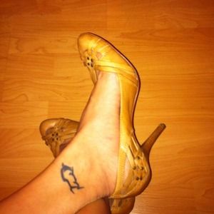 Aldo Tan Leather pumps