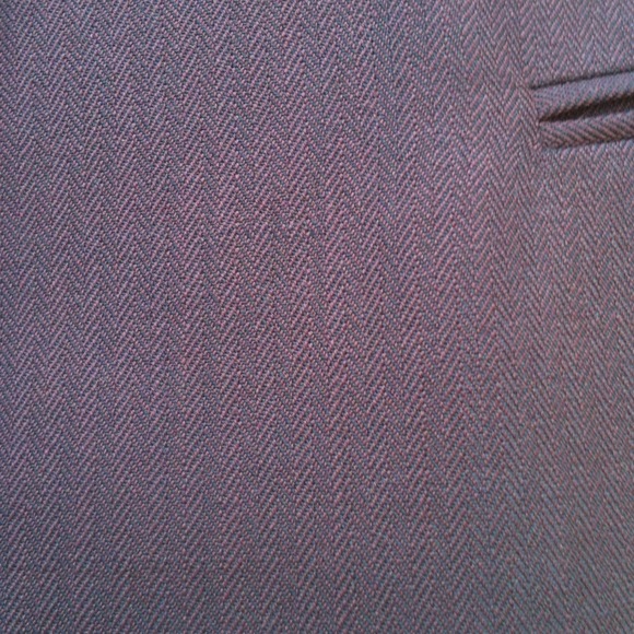 Beautifully tailored suit. - Picture 3 of 3