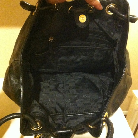 🌟🌟SOLD🌟🌟Michael Kors Hamilton Black Tote - Picture 4 of 4