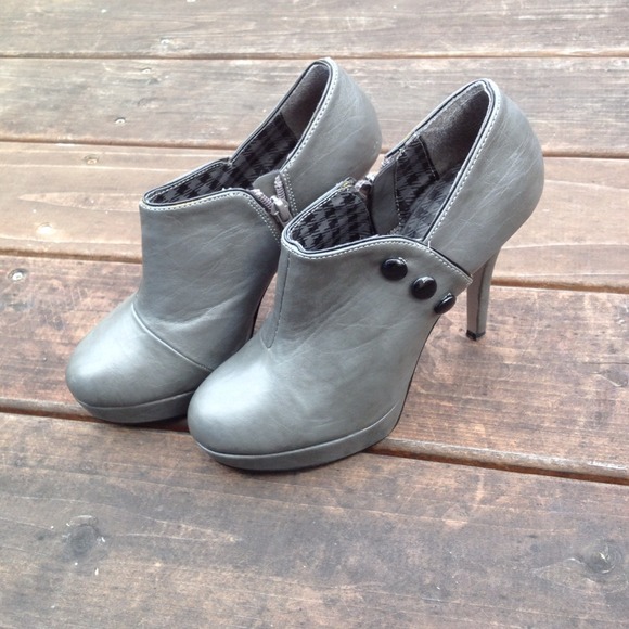 Forever 21 gray booties