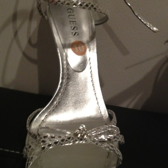 NWT REDUCED AGAIN: Guess "Hopeful" sandals - Picture 4 of 4