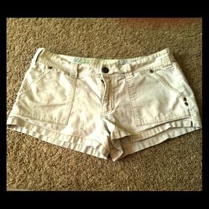 💋Reserved for @aubrinicoleee AE shorts