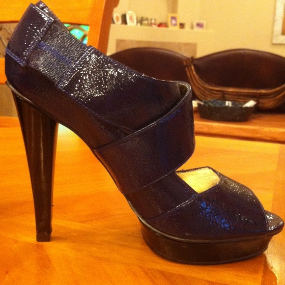 Steve Madden platform pumps. Royal Navy, size 8. - Picture 3 of 3