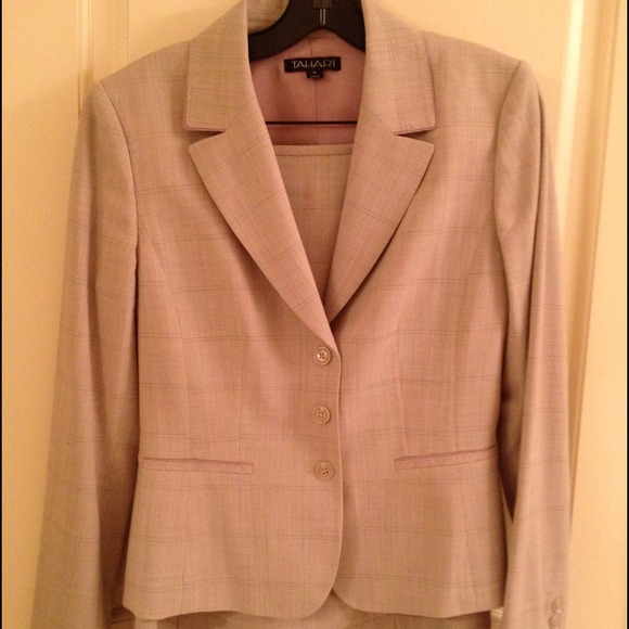 🌷NEW LISTING🌷 Pinstripe Suit w Pleated Skirt