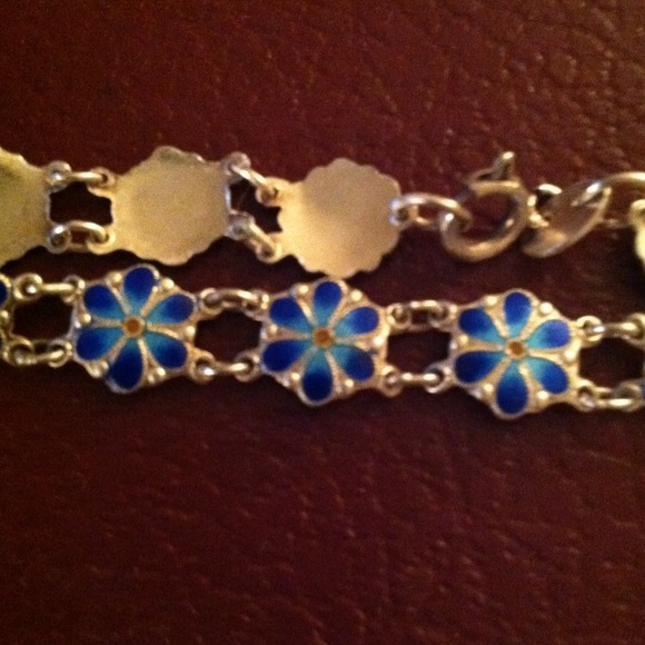 Sterling Flower Bracelet🌸 - Picture 2 of 3