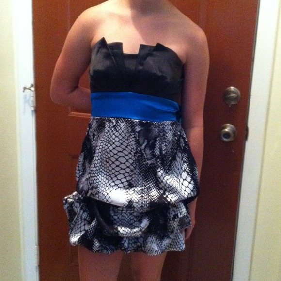 Dress - Picture 1 of 2