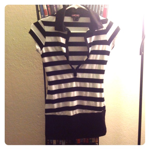 Black & white striped top. - Picture 1 of 2