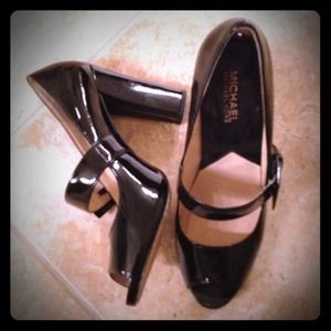 MICHAEL Michael Kors 8.5 Black Patent Peep toe