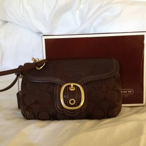 Reserved @edith84 - Coach wristlet