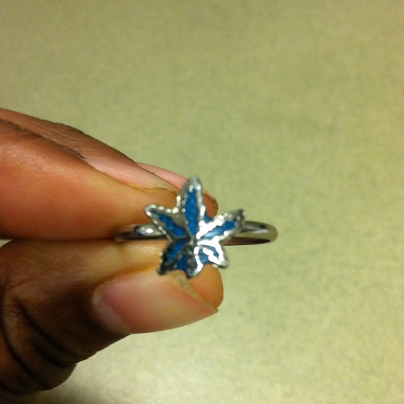 Beautiful ring - Picture 2 of 2