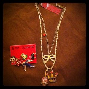 ⛔Sold⛔Betsey set earrings n necklace