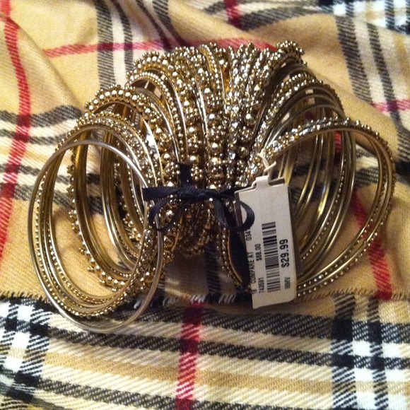 🌟RESERVED FOR AYANARY 34 Beautiful Bracelets! NEW