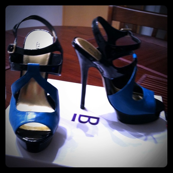 Baker blue /black heels