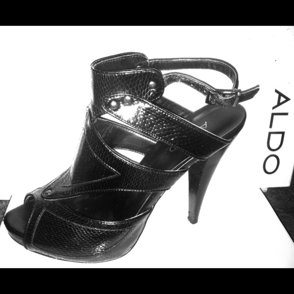 Aldo snakeskin-like peep toes