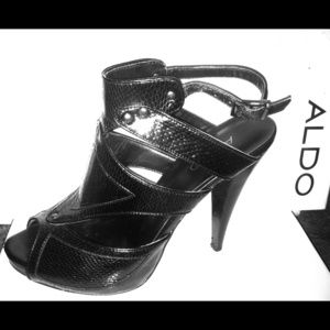 Aldo snakeskin-like peep toes