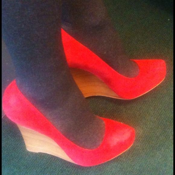 Red Ann Taylor platform wedges. Size 10