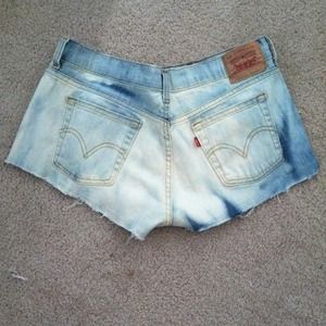 Levi High Waisted Distressed Shorts!