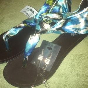 Reserved 5felixbundle CR sandals &earrings