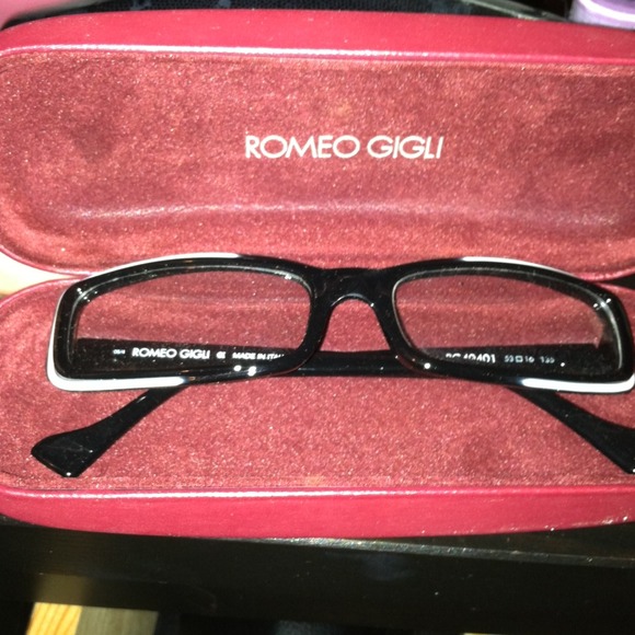 Romeo Gigli reading glasses