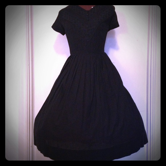 SOLD !!! 1950's vintage cotton pin tuck and pleats