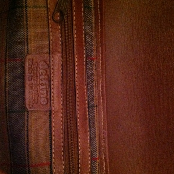 Delfino Leather Crossbody Bag - Picture 3 of 4