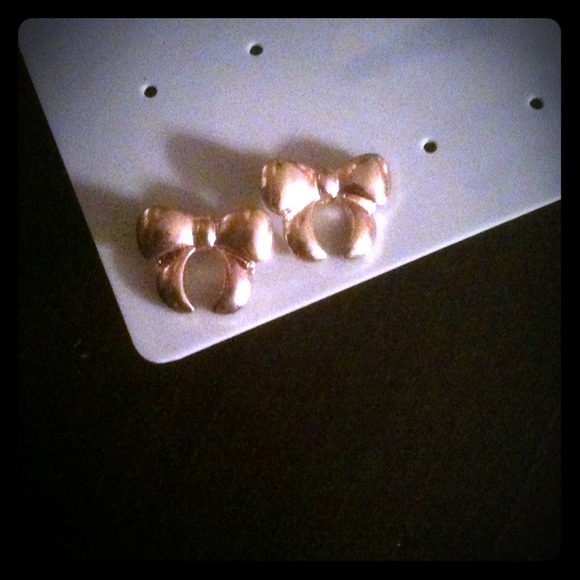 For @sadieleigh Gold bow shaped earrings