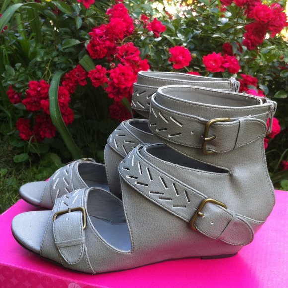 ❌RESERVED❌Gray Strap Sandal Dolcetta by Dolce Vita
