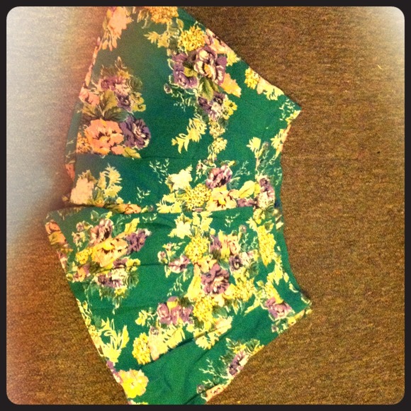 cute floral love 21 shorts new without tags