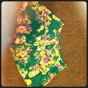 cute floral love 21 shorts new without tags