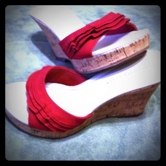 Cute redwedge heels, ruffle top design