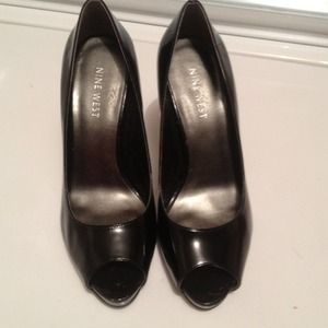 Nine west 4inch black pumps