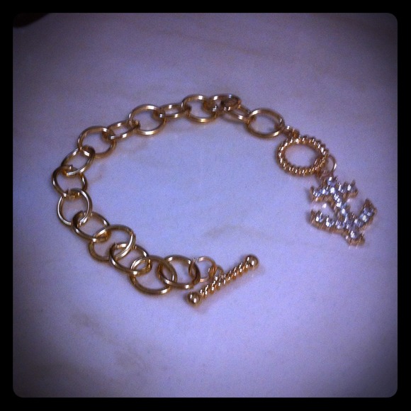 Gold anchor link chain