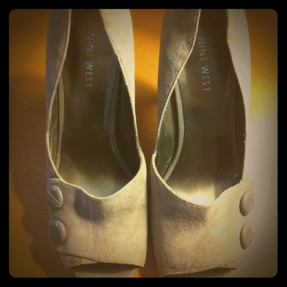 SOLD! Grey Suede Pumps