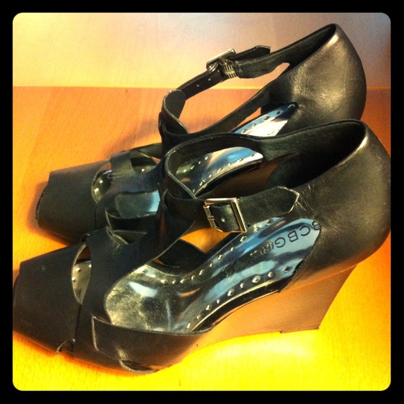 Sold:Black strapped leather wedges