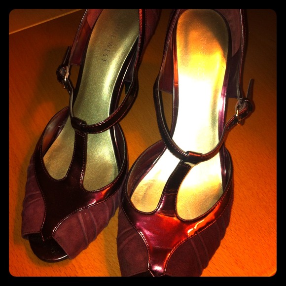 Sold:Burgundy T-straps