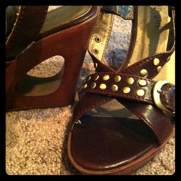 🔴SOLD Wedge sandals w/brass studs and wooden heel