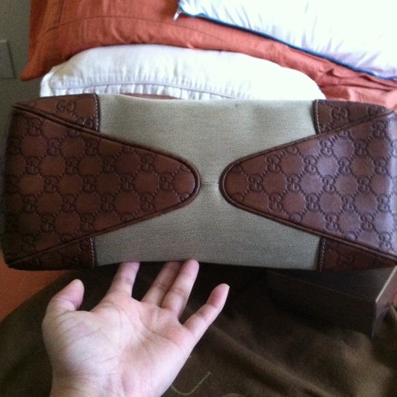 Authentic Gucci handbag - Picture 2 of 3