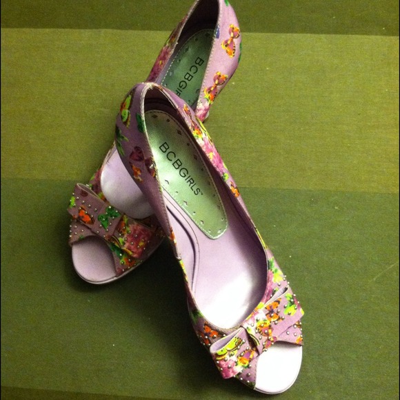 SOLD***👠 BCBG platform bow tie heels