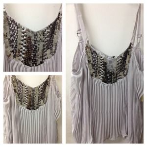 ❌sold❌Loose pleated blouse with top sequins new!