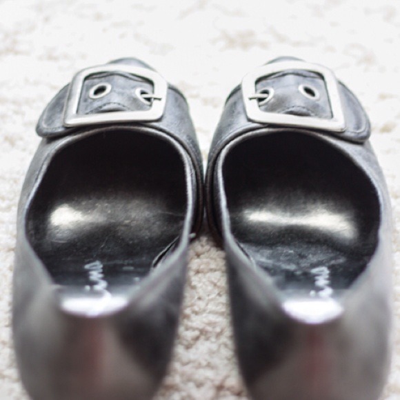 SOLD! Nina pumps - Picture 2 of 4