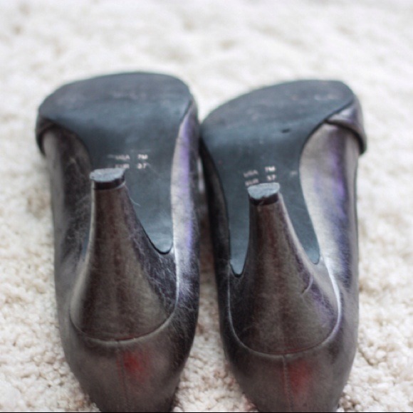 SOLD! Nina pumps - Picture 3 of 4